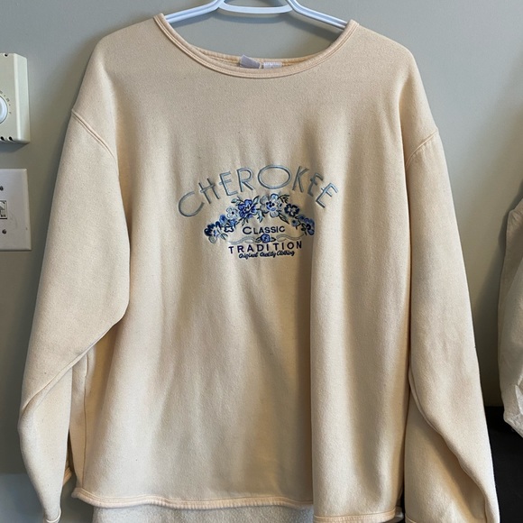 SOLD ❤️ Floral Sweater 🤩 - Picture 3 of 4